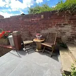 Church Hall & Secret Garden Hideaway At Summer Hills Hébergement de vacances Whitby