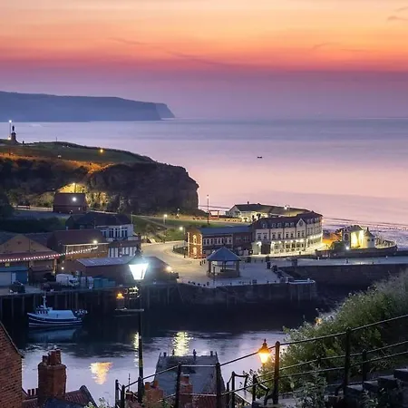 Dom wakacyjny Church Hall & Secret Garden Hideaway At Summer Hills *