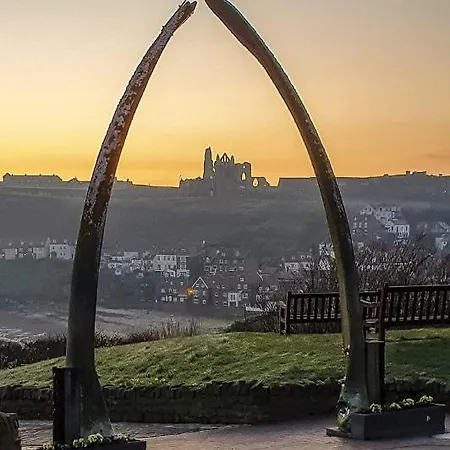 Church Hall & Secret Garden Hideaway At Summer Hills Dom wakacyjny Whitby