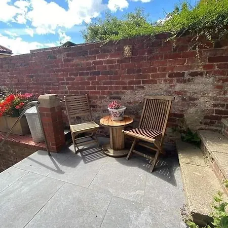 Church Hall & Secret Garden Hideaway At Summer Hills Dom wakacyjny Whitby