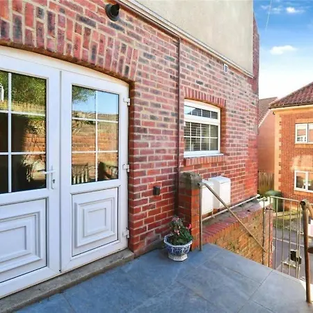 Church Hall & Secret Garden Hideaway At Summer Hills * Whitby