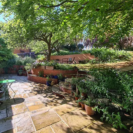 Church Hall & Secret Garden Hideaway At Summer Hills Whitby