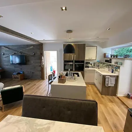 Church Hall & Secret Garden Hideaway At Summer Hills