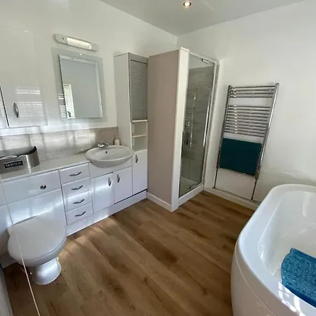 Church Hall & Secret Garden Hideaway At Summer Hills Holiday home Whitby