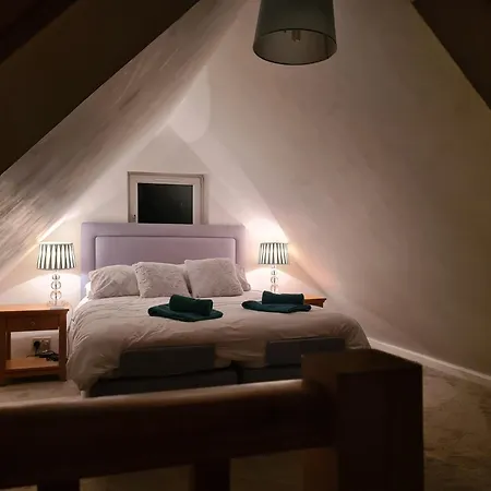 Church Hall & Secret Garden Hideaway At Summer Hills