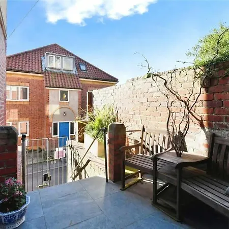 Church Hall & Secret Garden Hideaway At Summer Hills * Whitby