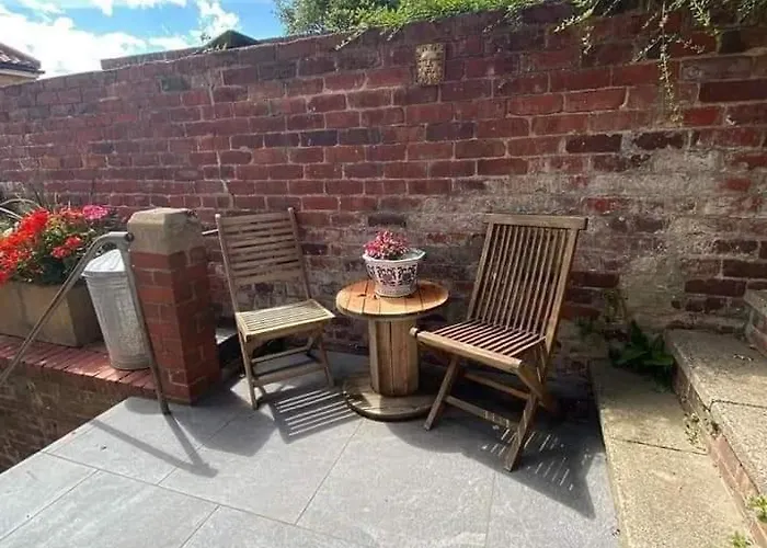 Church Hall & Secret Garden Hideaway At Summer Hills 別荘 ウィットビー