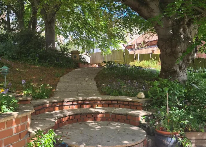 Church Hall & Secret Garden Hideaway At Summer Hills * ウィットビー