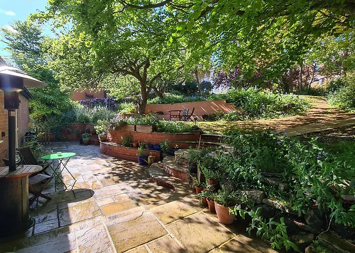 Church Hall & Secret Garden Hideaway At Summer Hills ウィットビー